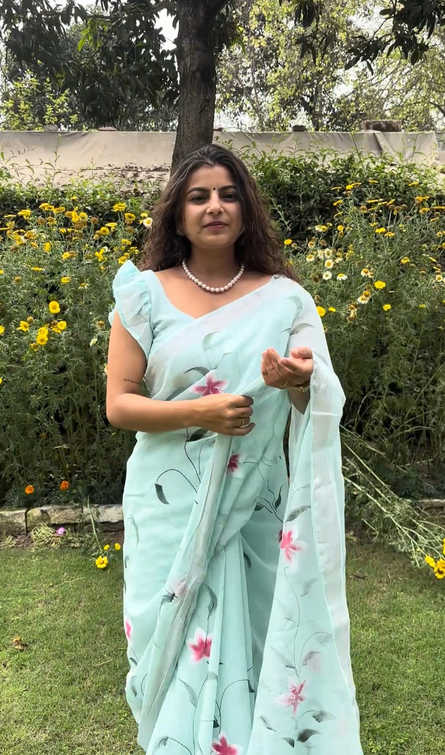 Floral Magical Mystery Cotton Linen Saree - Image 3