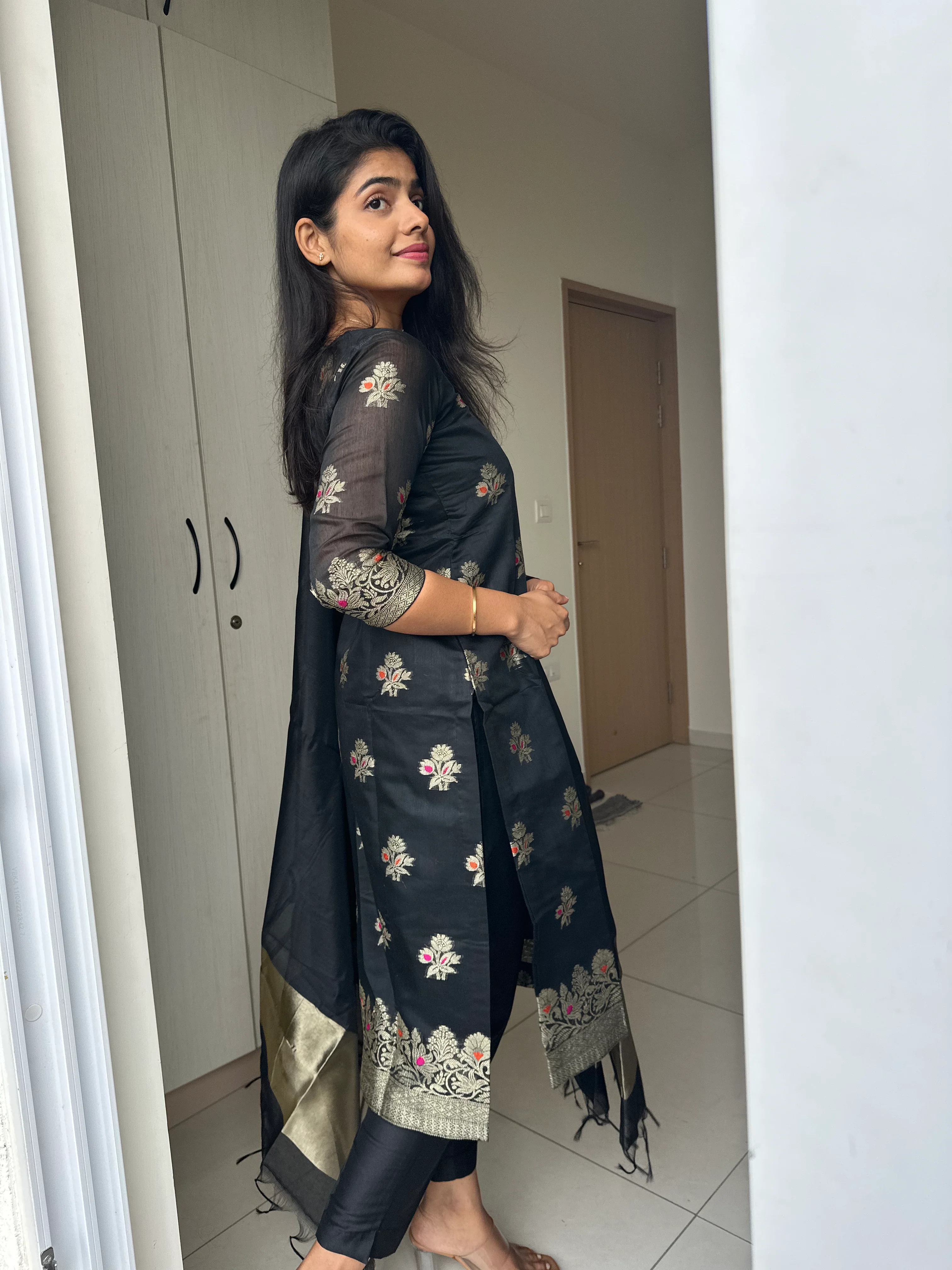 Pearl Black Best Seller Suit - Image 4