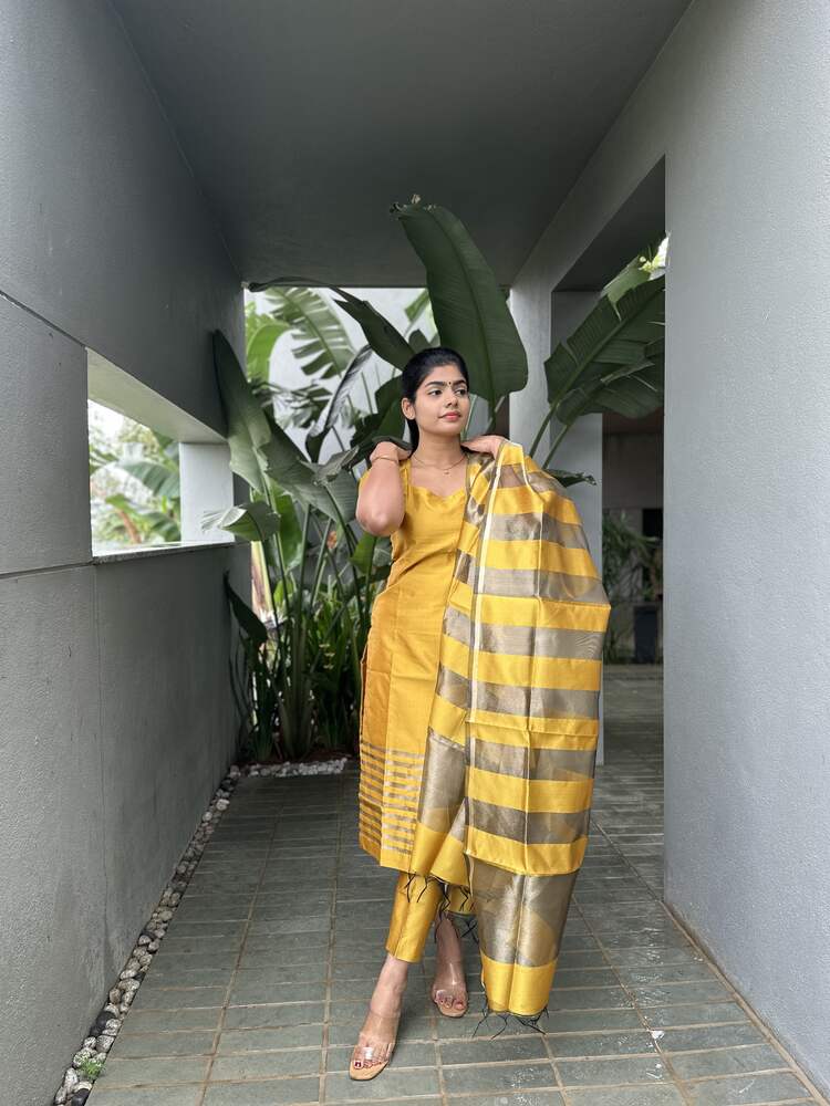 Amber Heart Rise Silk Stitched Suit - Image 8